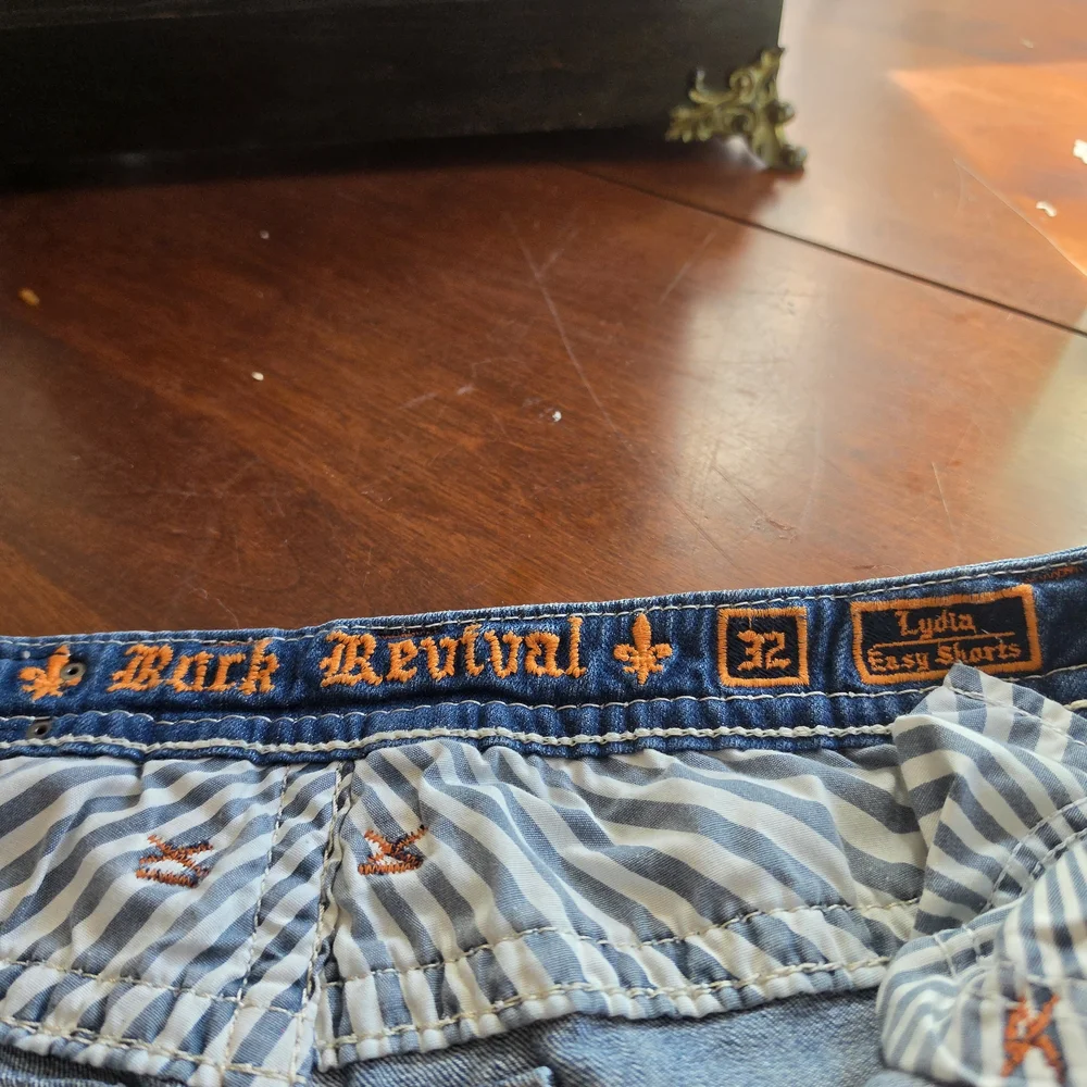 Women's Denim Pattern Rock Revival Shorts - Picture 3 of 3